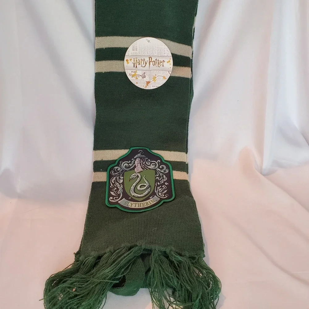 Harry Potter Slytherin‎ Scarf green / grey striped with patch New With Tags